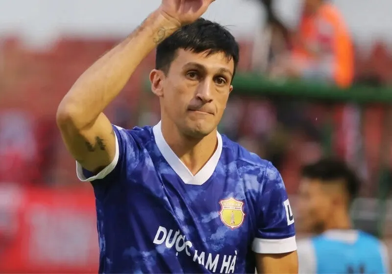 phong cách thi đấu máu lửa