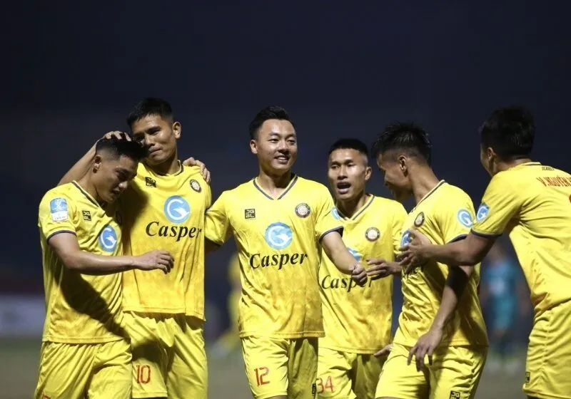 Chiến lược xây dựng lực lượng và phát triển đội hình