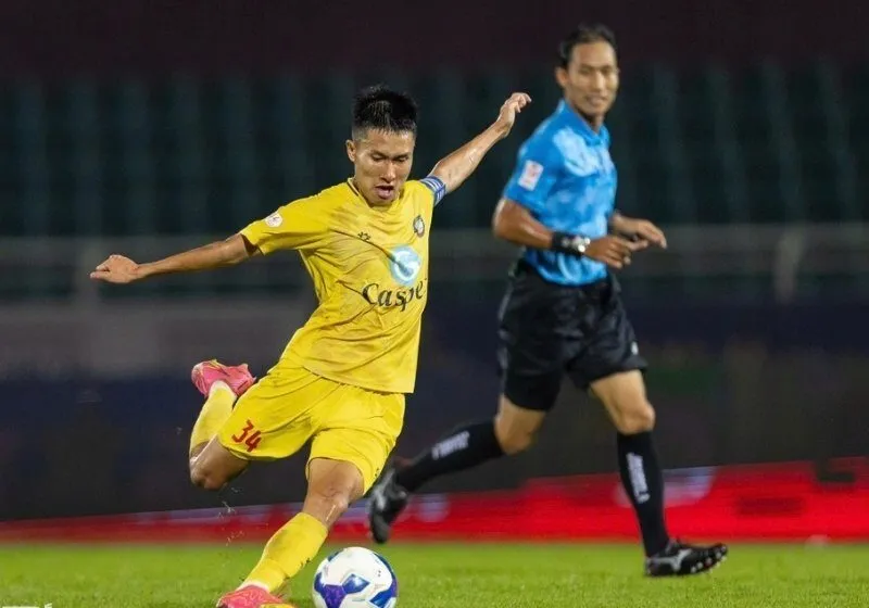 Cạnh tranh với các thế lực lớn tại V-League