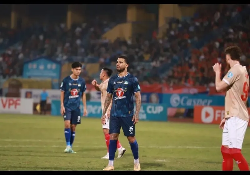 Jhon Cley trong màu áo HAGL