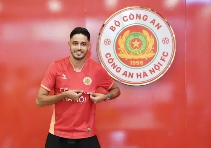 Léo Artur chấn thương