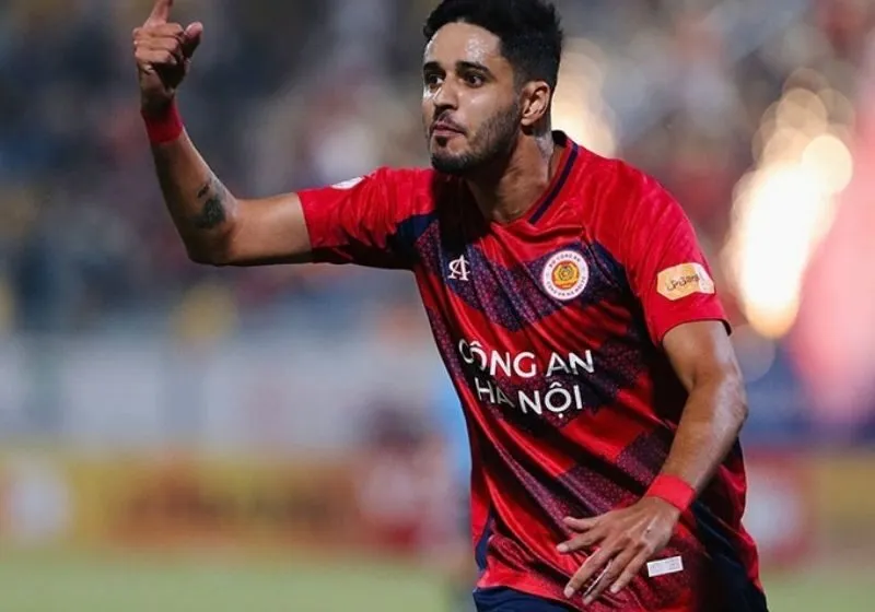 tương lai Léo Artur