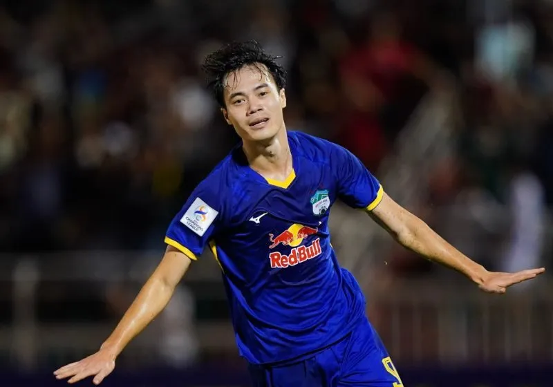 cầu thủ nguyễn văn toàn