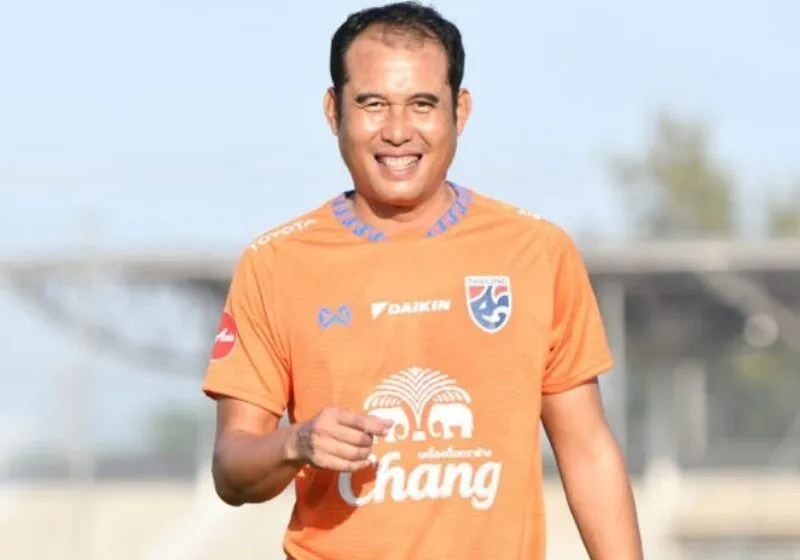 Nirut Surasiang là ngoại binh Đông Nam Á