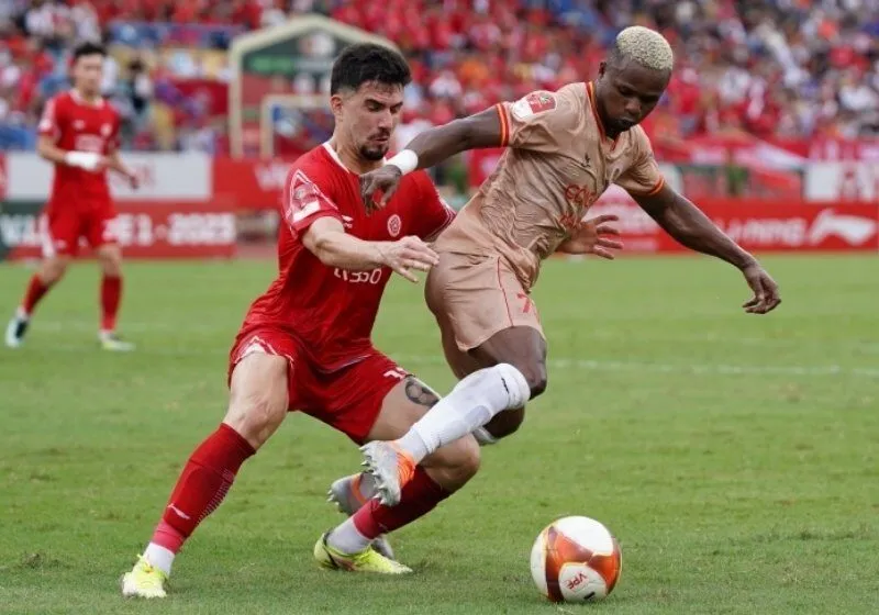 Kỹ năng dứt điểm và xử lý bóng đa dạng