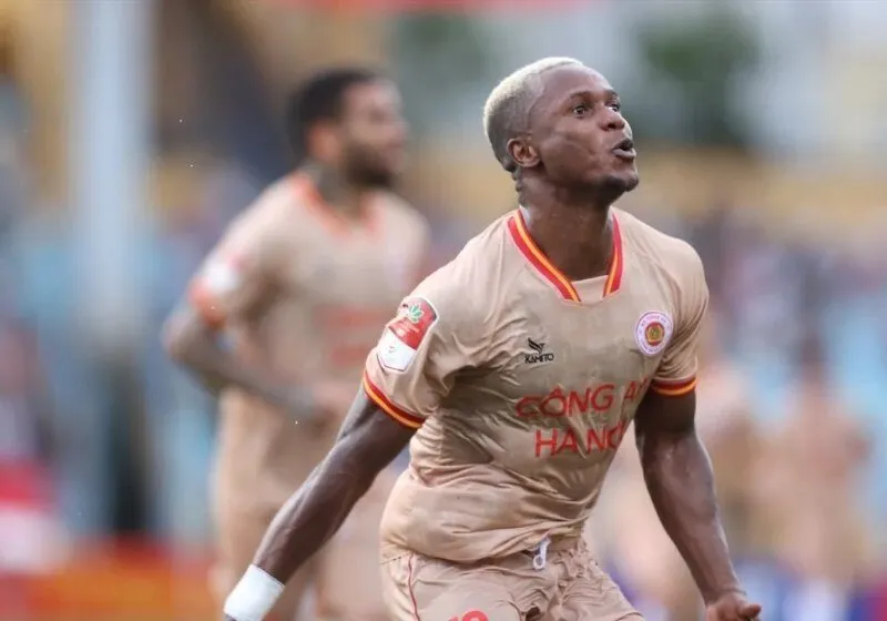 Raphael Success và câu chuyện nhập tịch