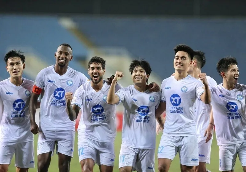 Thép Xanh Nam Định luôn được mọi người cổ vũ và ủng hộ