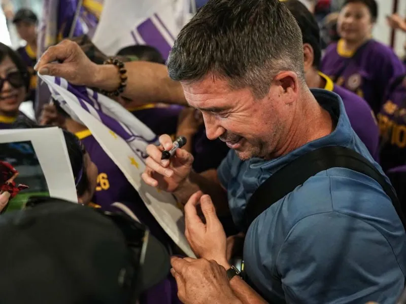 huyền thoại bóng đá người Úc harry kewell